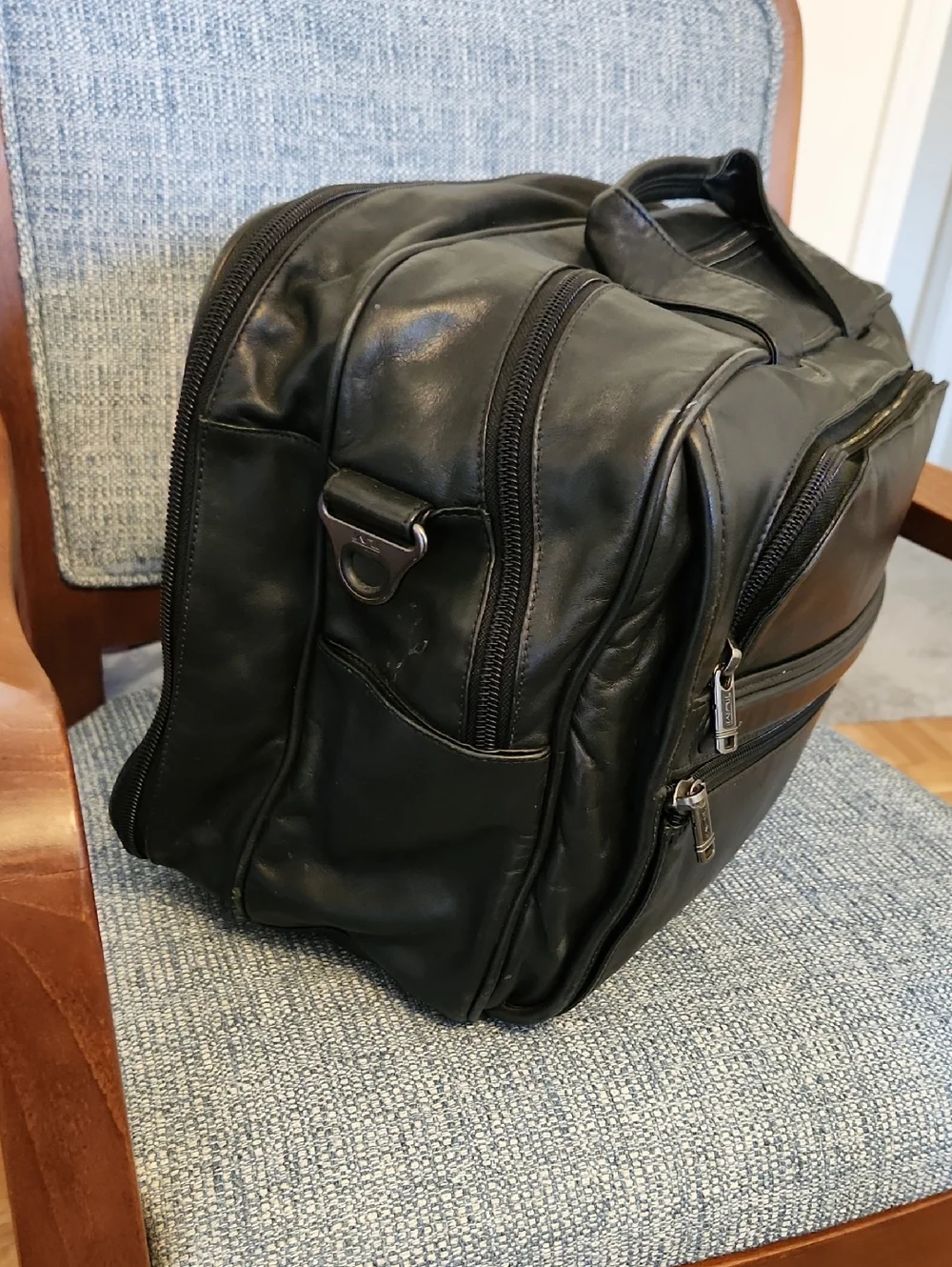 TUMI Black Leather Briefcase Bag for Men